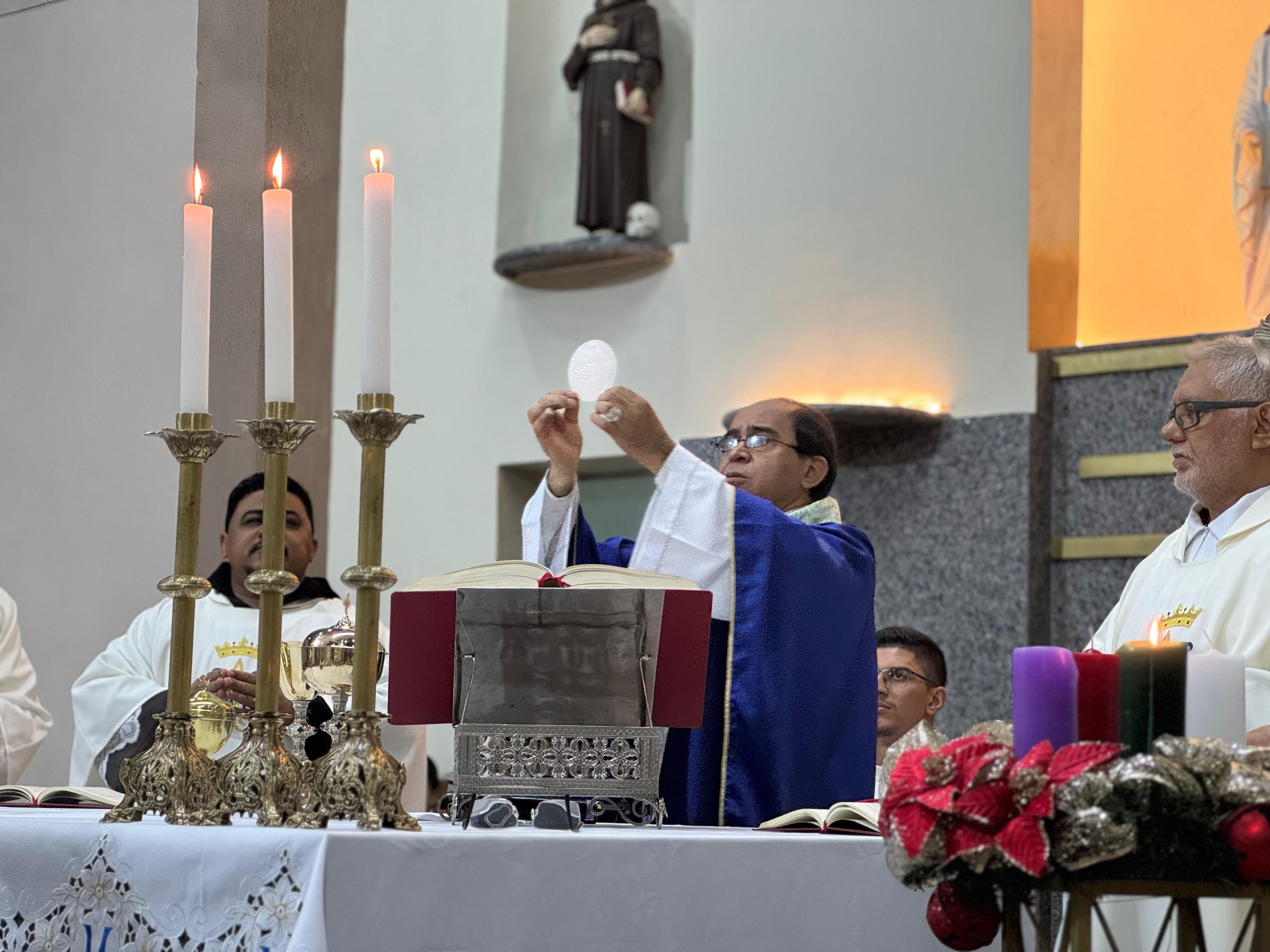 Porto Franco celebra Dia da Padroeira com fé, devoção, procissão e missa solene