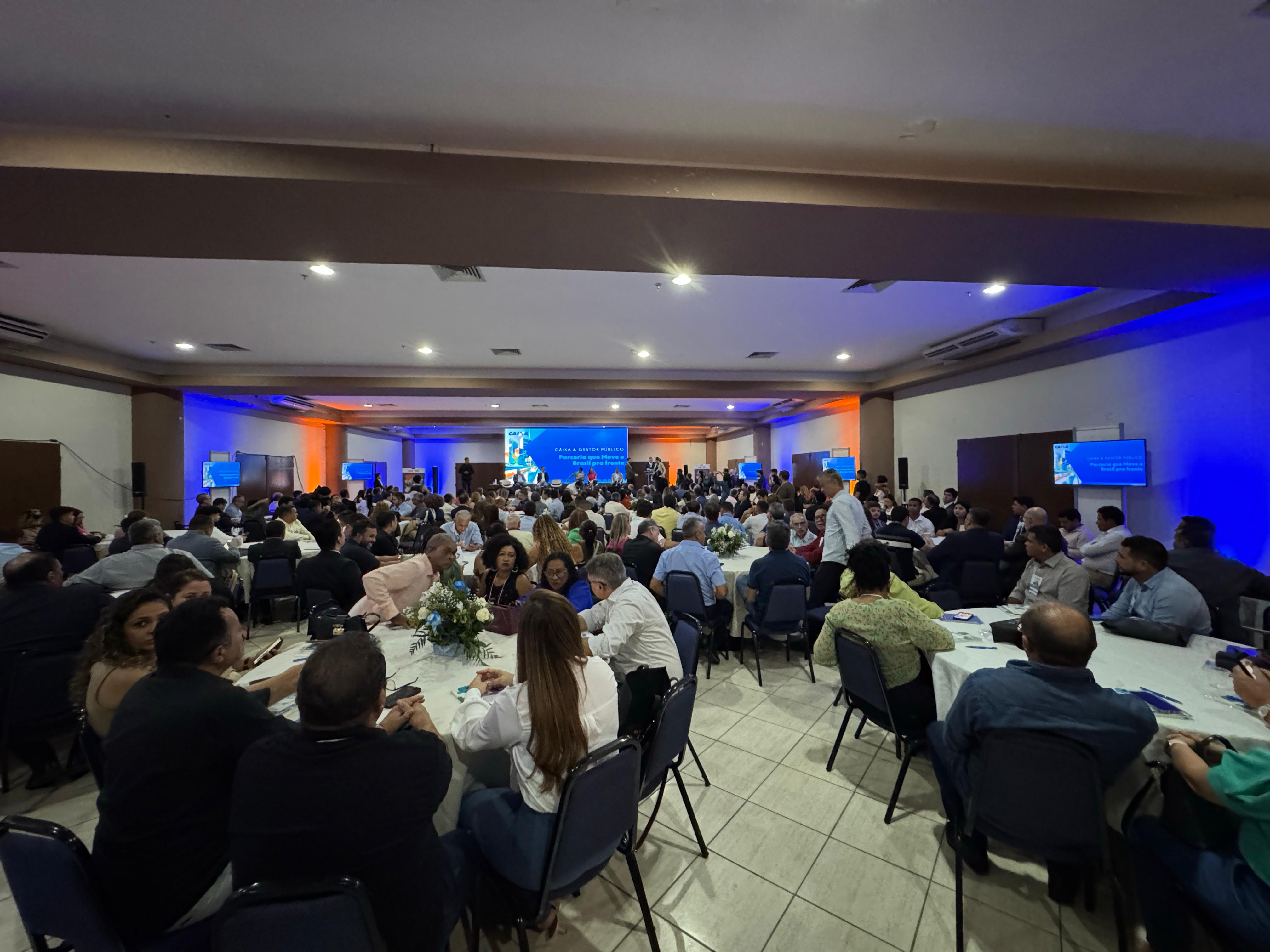 Deoclides Macedo participa do 1• Encontro Regional de Gestores Municipais em São Luís