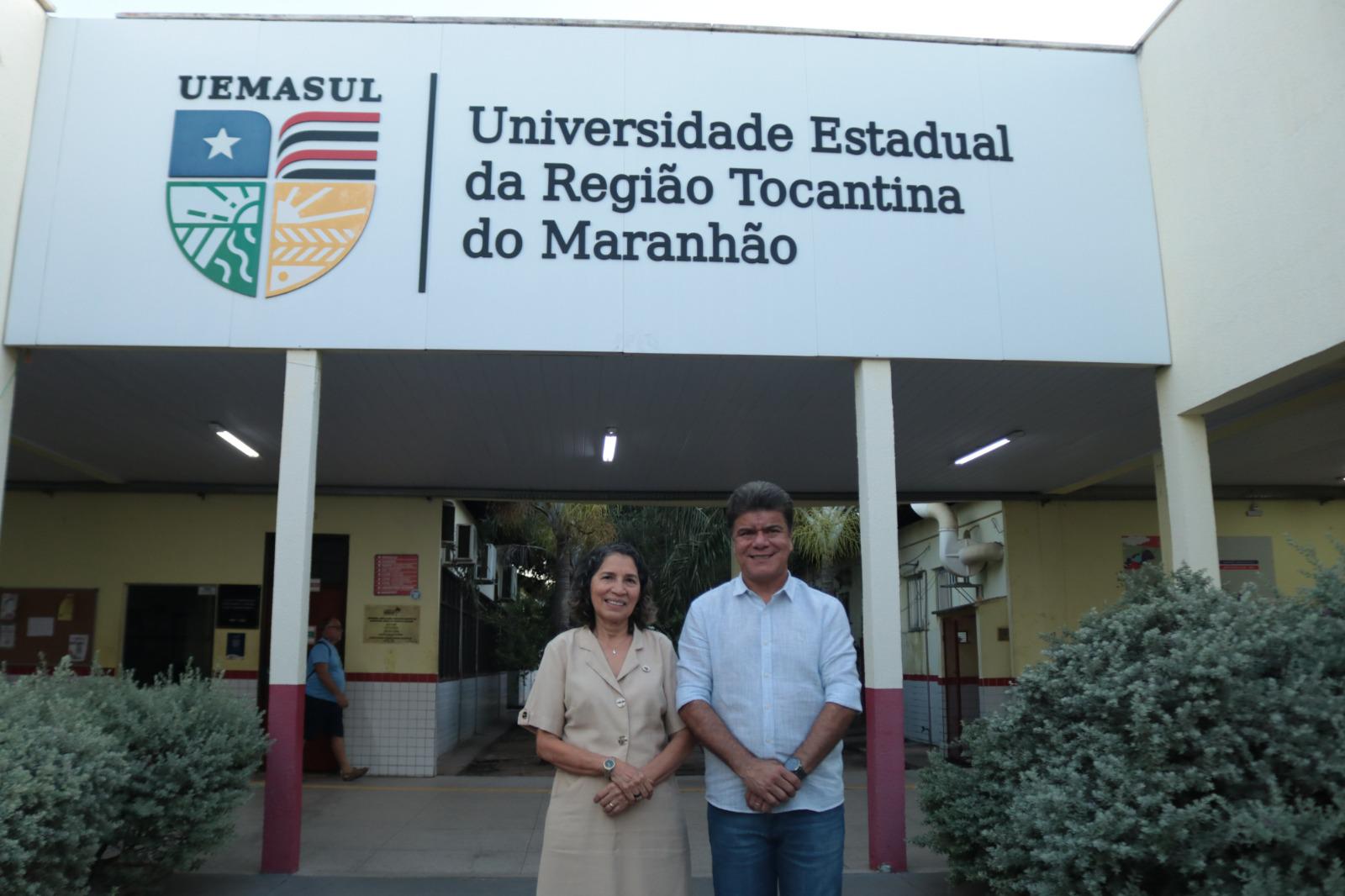 Prefeito Deoclides Macedo reforça compromisso com a educação superior em reunião na UEMASUL