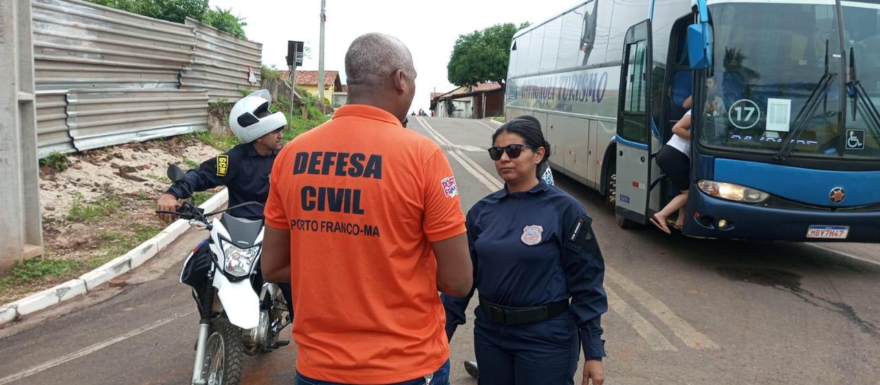 Defesa Civil de Porto Franco atua após colapso da Ponte JK