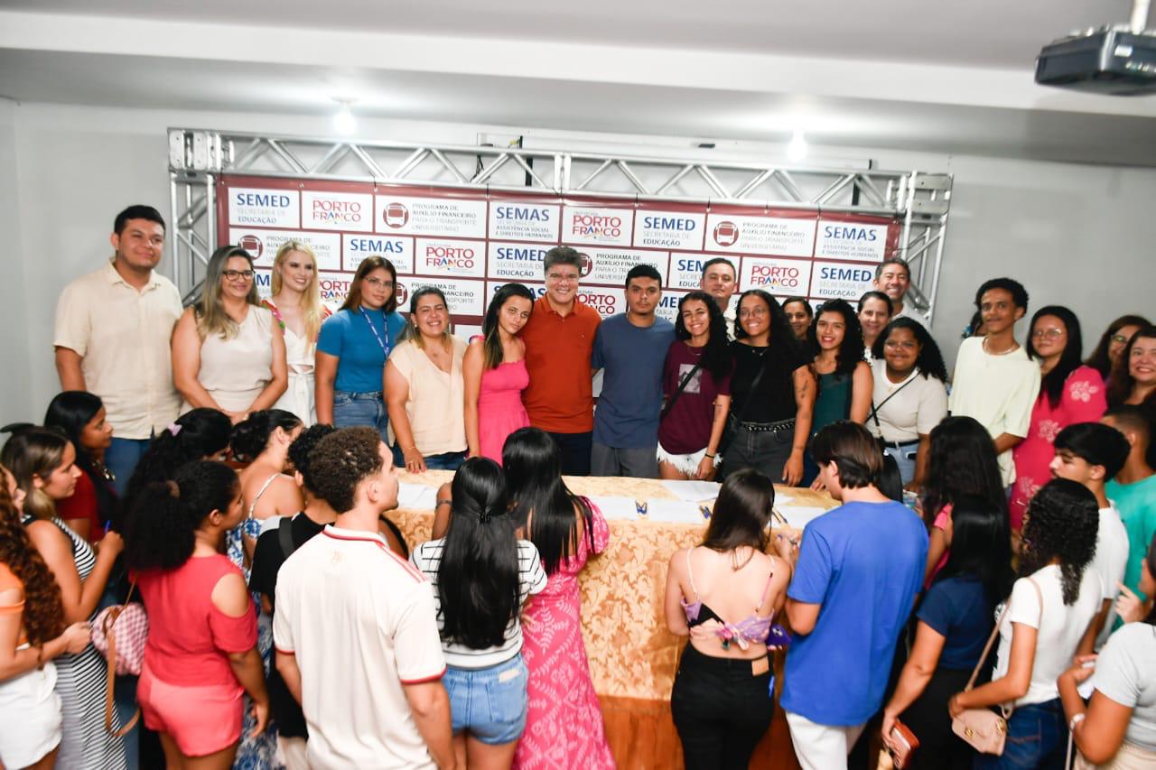 Prefeitura de Porto Franco firma compromisso com mais de 500 estudantes universitários por meio...
