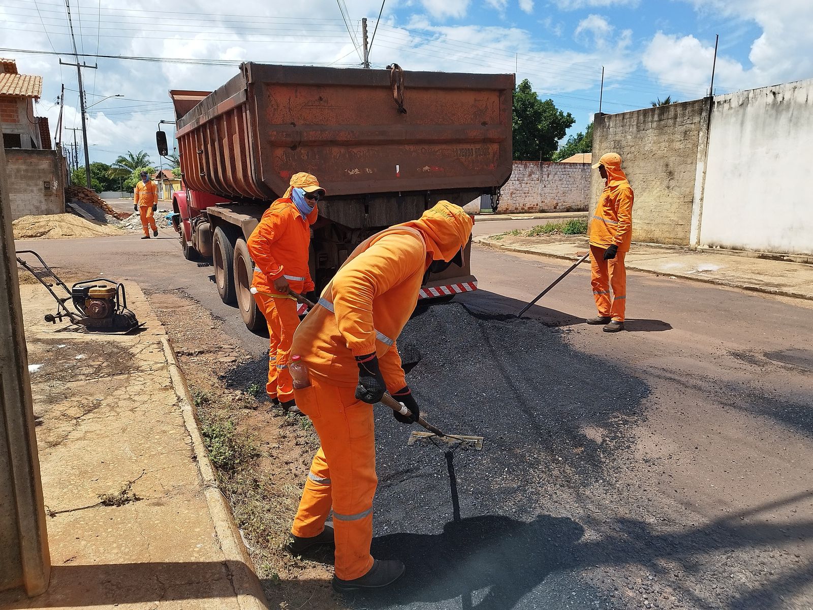 Obra de recuperação asfáltica tem início em Porto Franco após articulação do prefeito Deoclides...