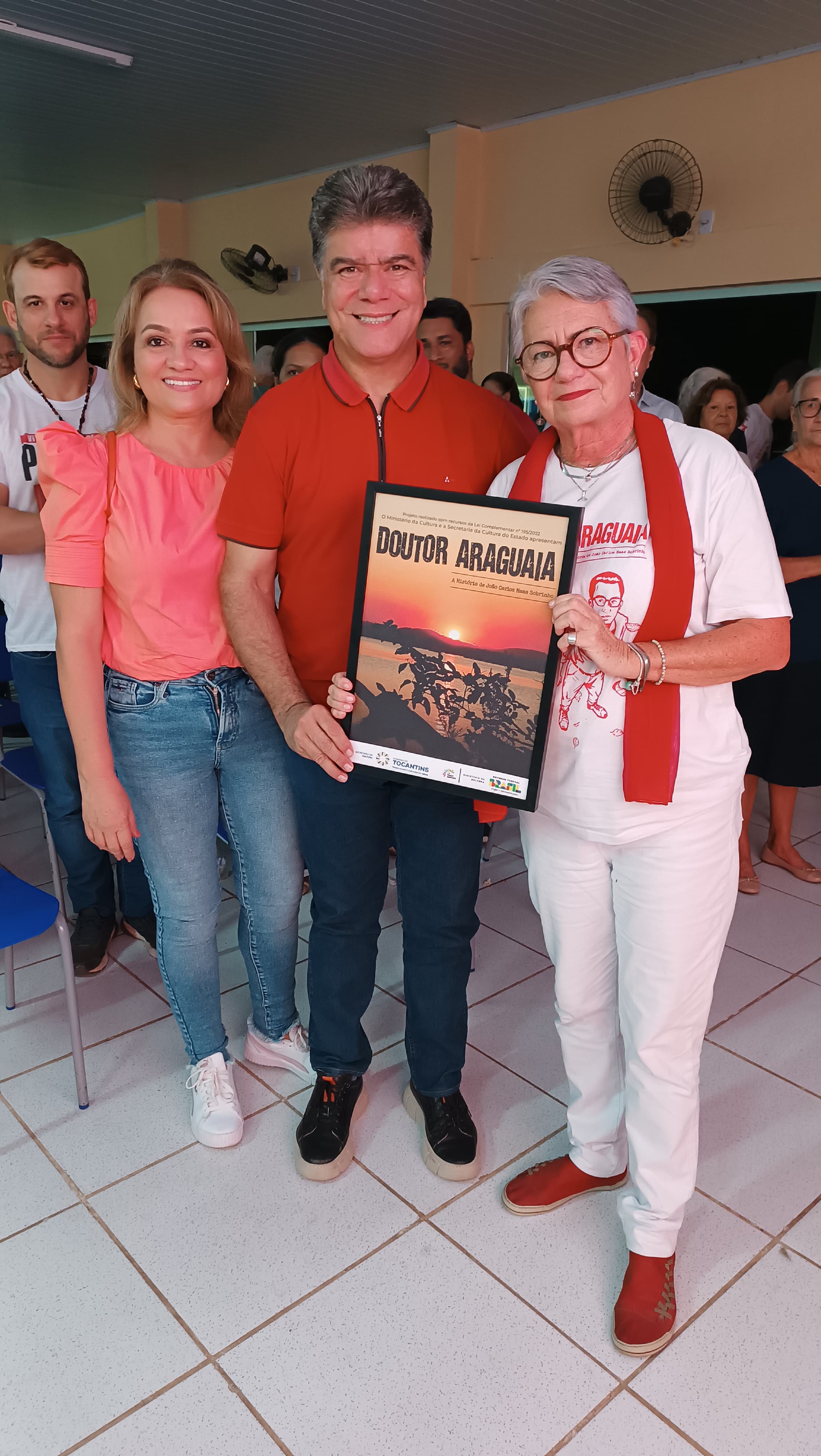 Exibição do documentário "Dr. Araguaia" emociona público em Porto Franco