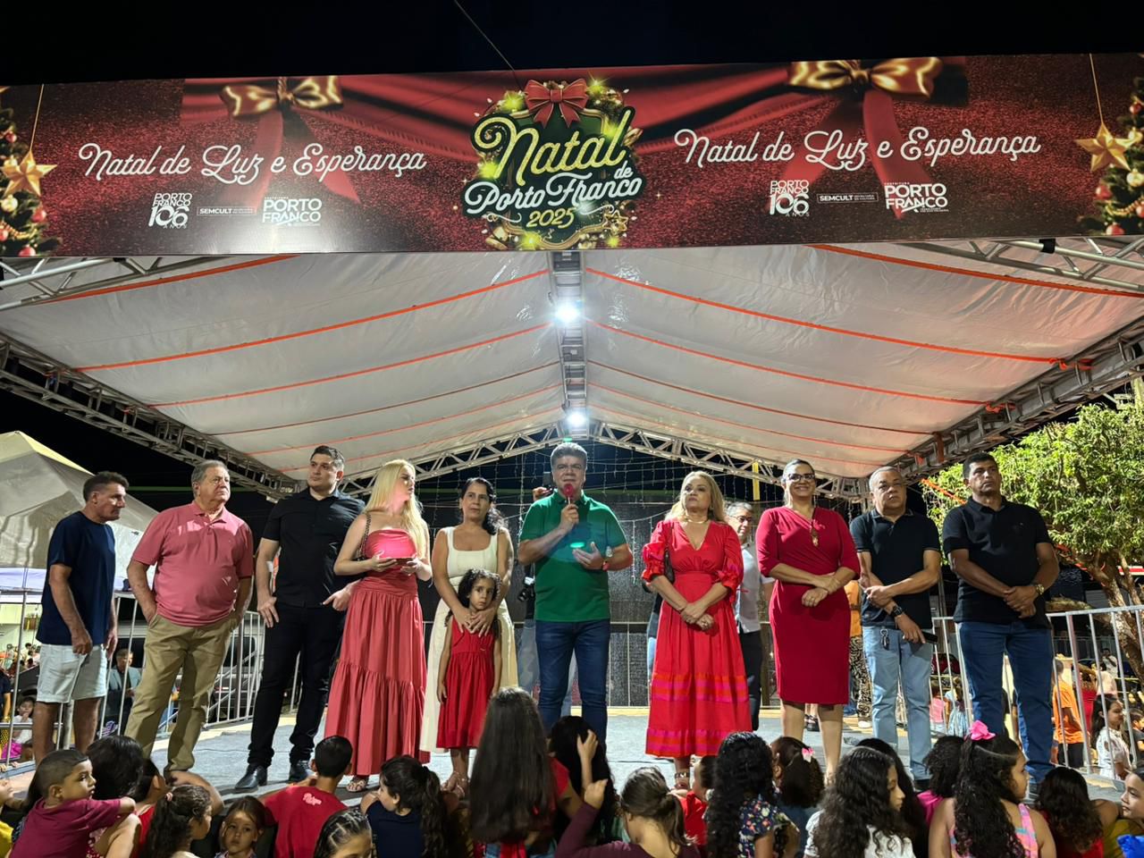 Abertura da Vila de Natal encanta Porto Franco