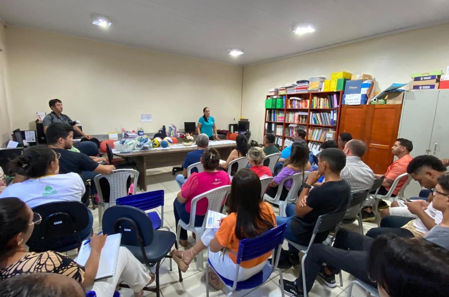 Prefeitura entrega materiais esportivos para intensificar treinos para Jogos Escolares de Porto...