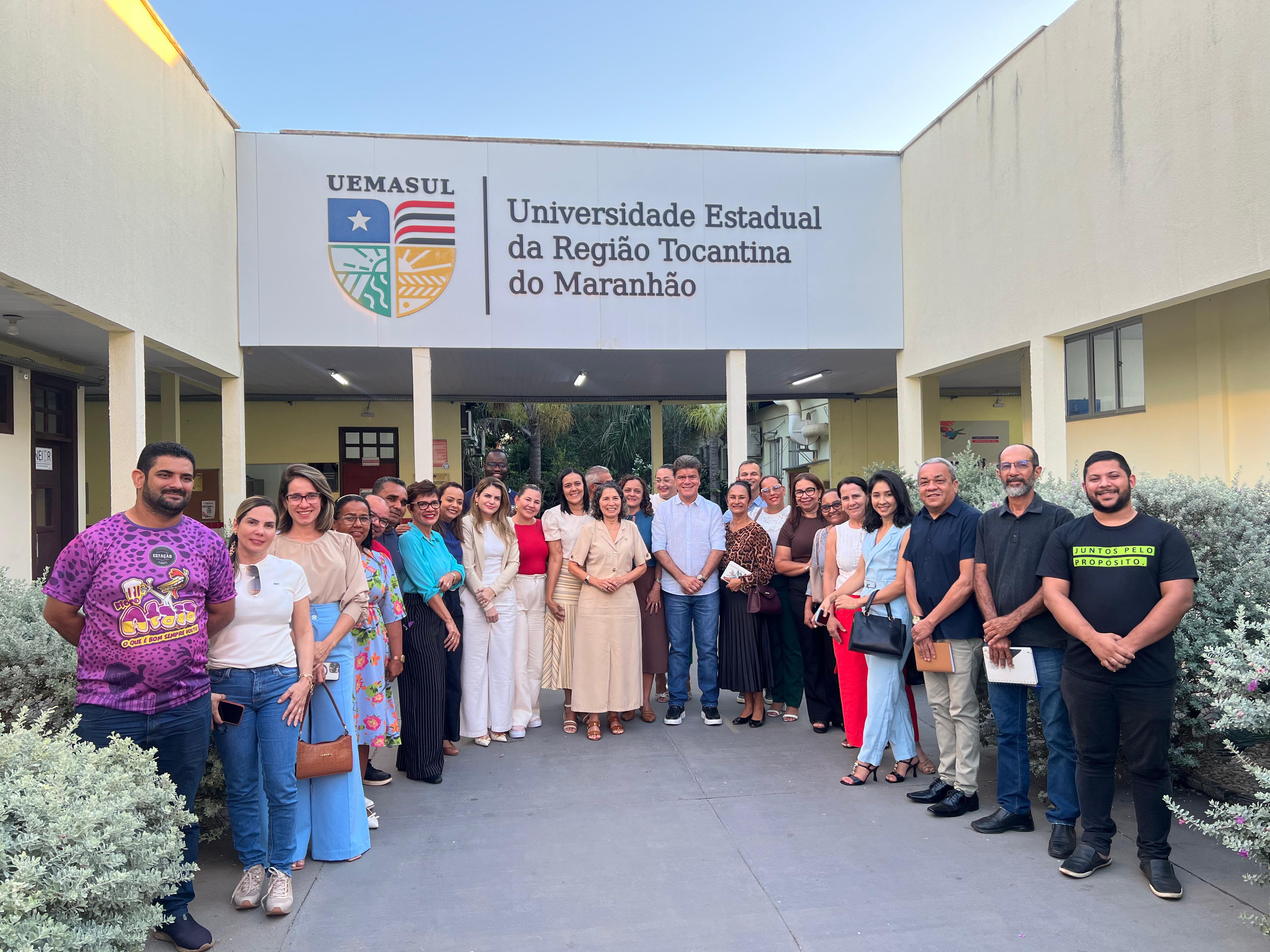 Prefeito Deoclides Macedo reforça compromisso com a educação superior em reunião na UEMASUL