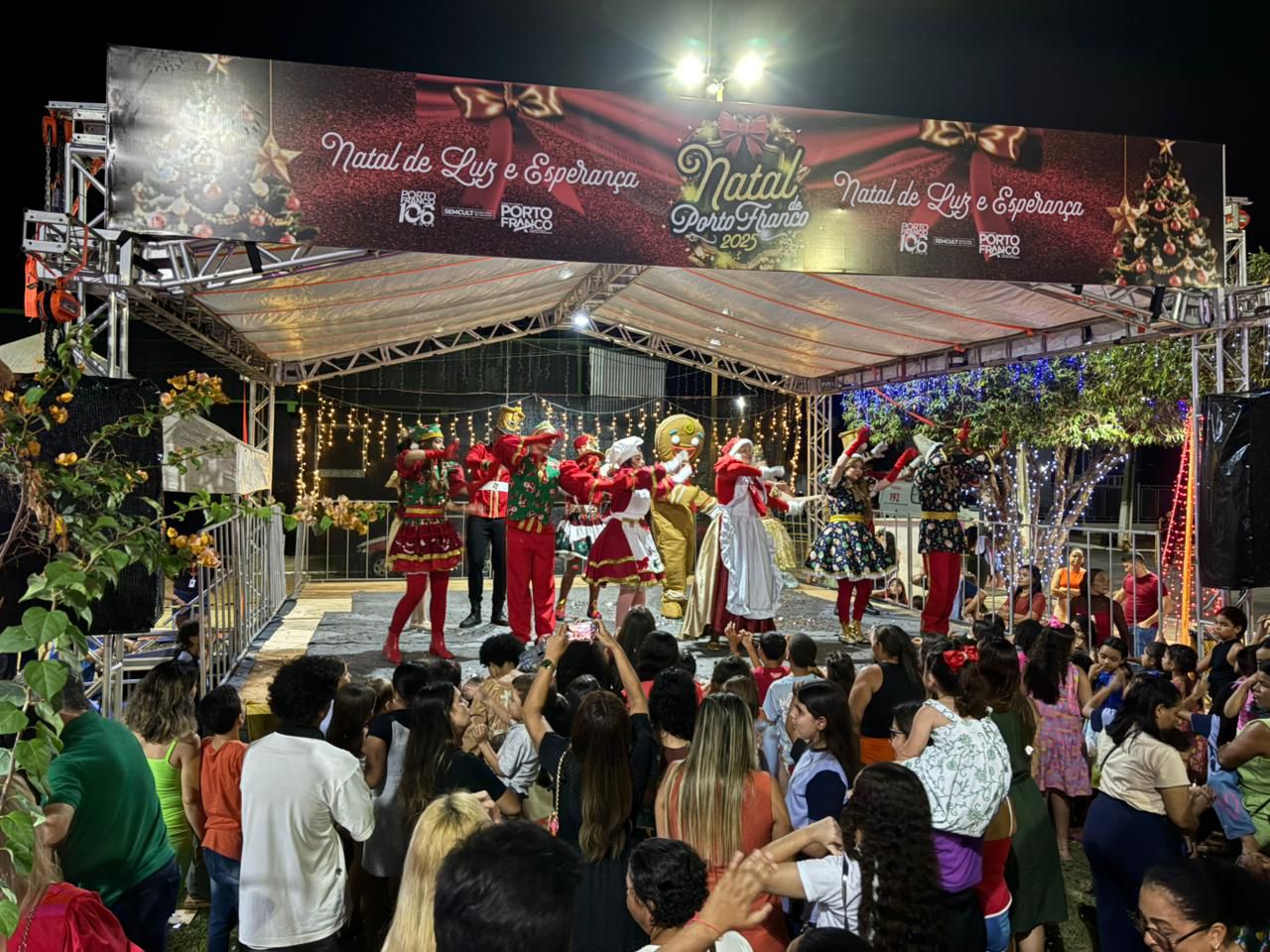 Abertura da Vila de Natal encanta Porto Franco
