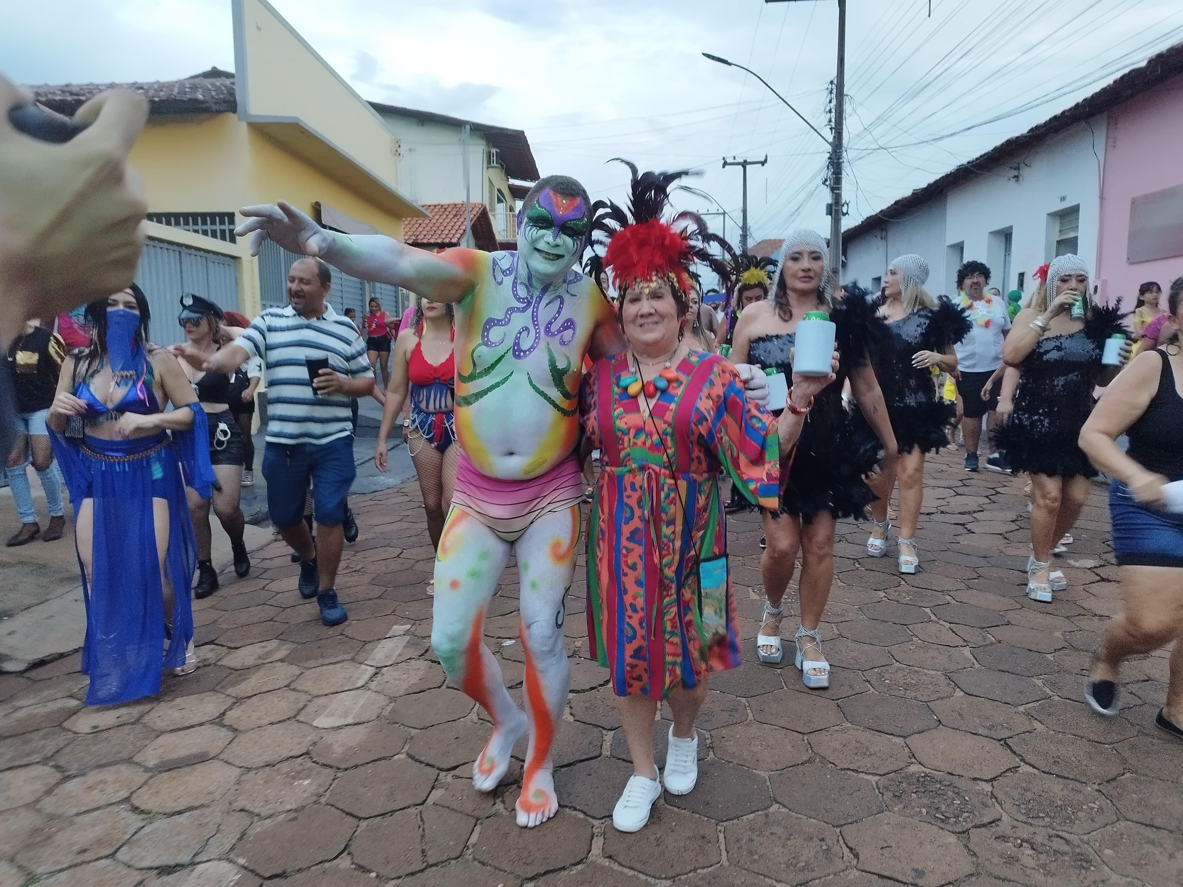 Bloco ‘Os Periquitos da Madame’ agita as ruas de Porto Franco no Carnaval 2025