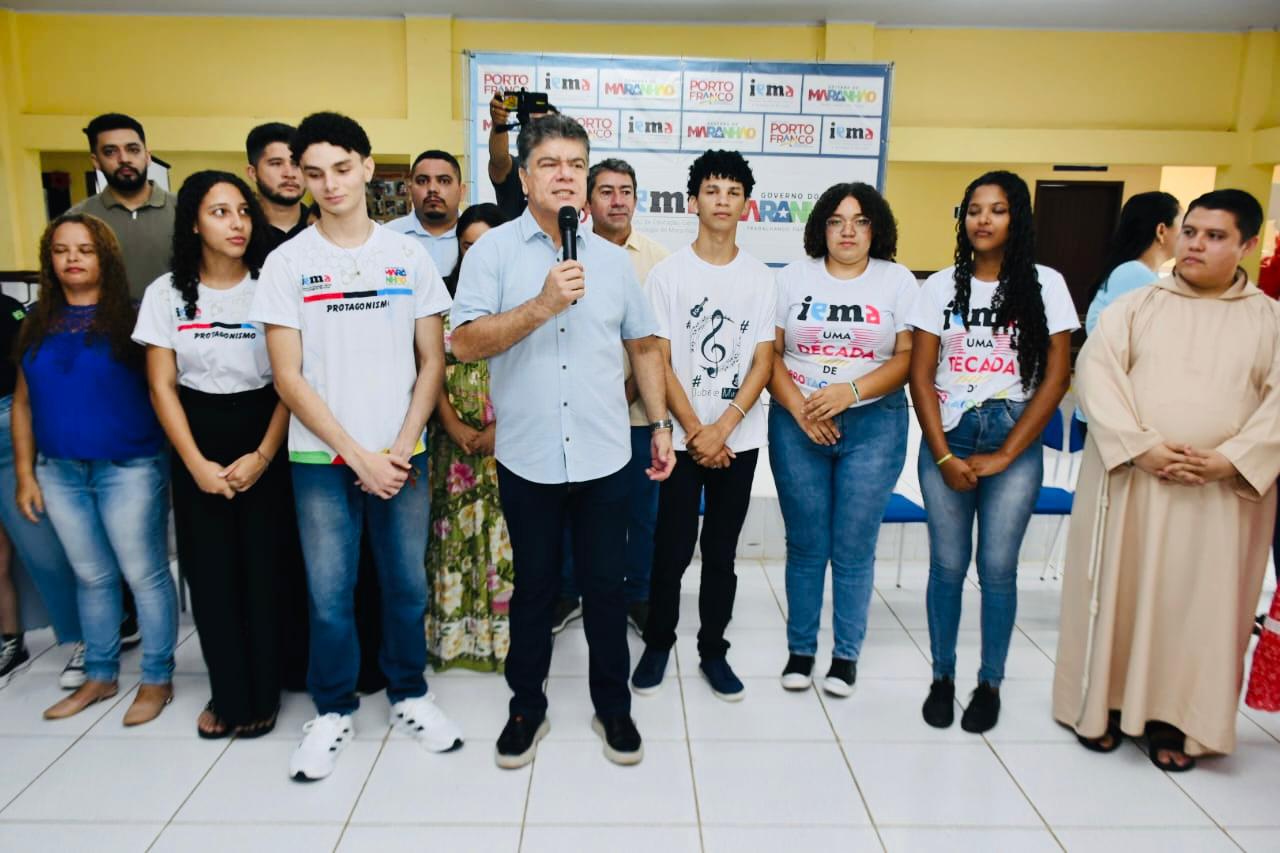 Prefeito Deoclides Macedo participa da abertura do ano letivo no IEMA Pleno