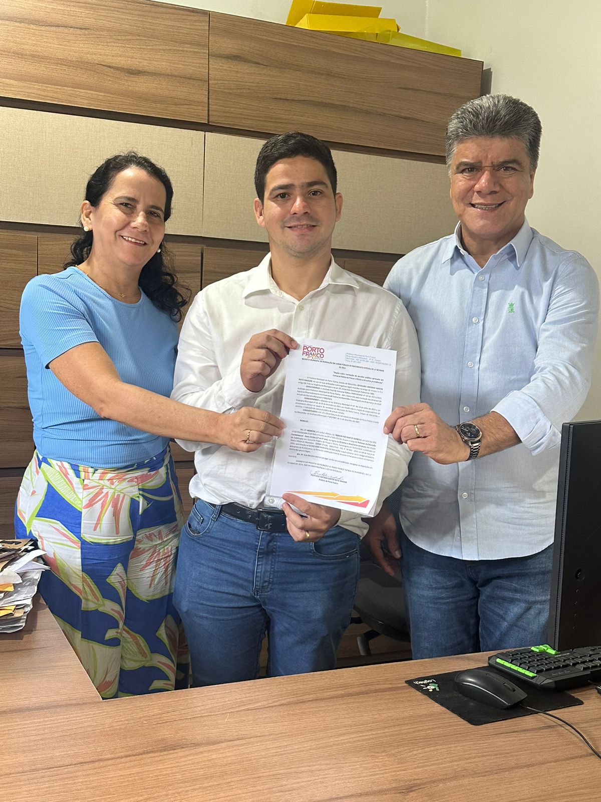Prefeitura de Porto Franco continua a empossar servidores aprovados no concurso público municip...