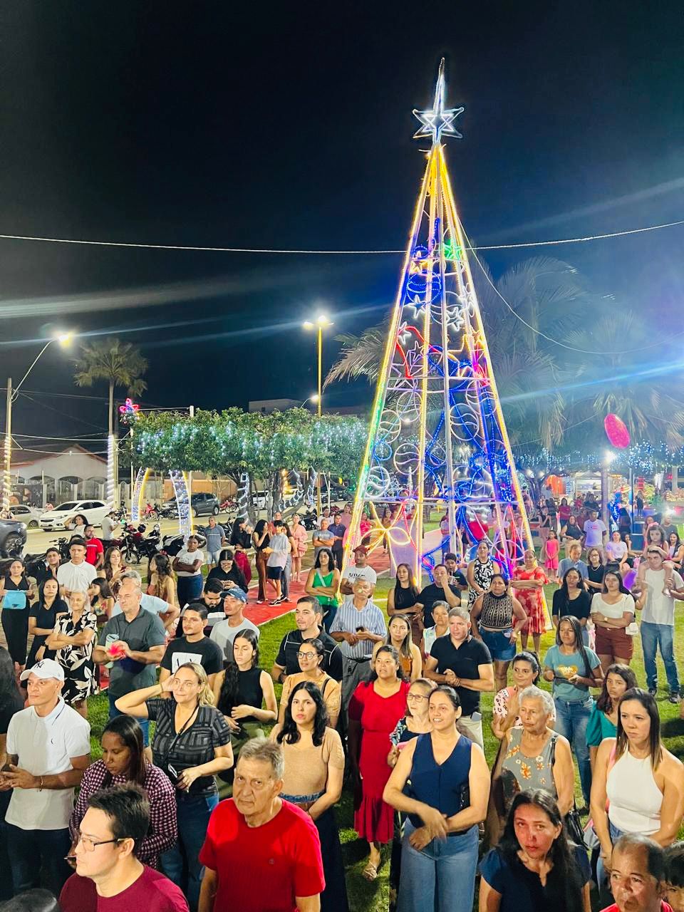 Inaugurada a Vila de Natal em Porto Franco: Luzes, Magia e Encanto na Praça da Família