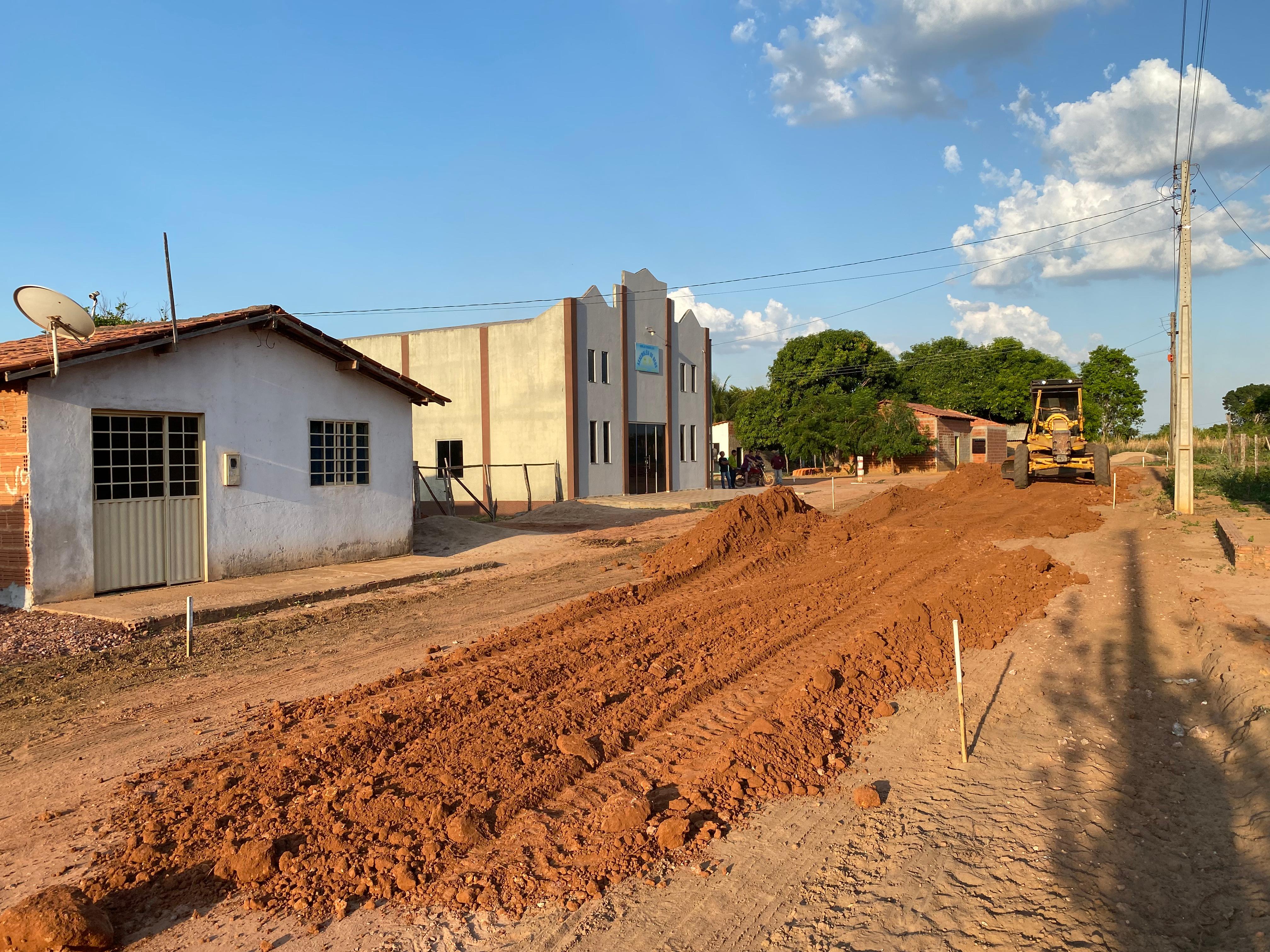 Prefeitura de Porto Franco realiza terraplanagem e pavimentação asfáltica no Assentamento Marav...