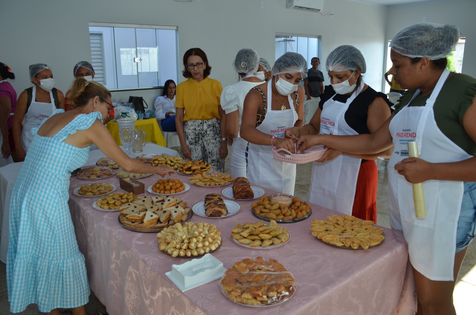 Dezenas de mulheres concluem curso de panificação e salgados no CRAS de Porto Franco