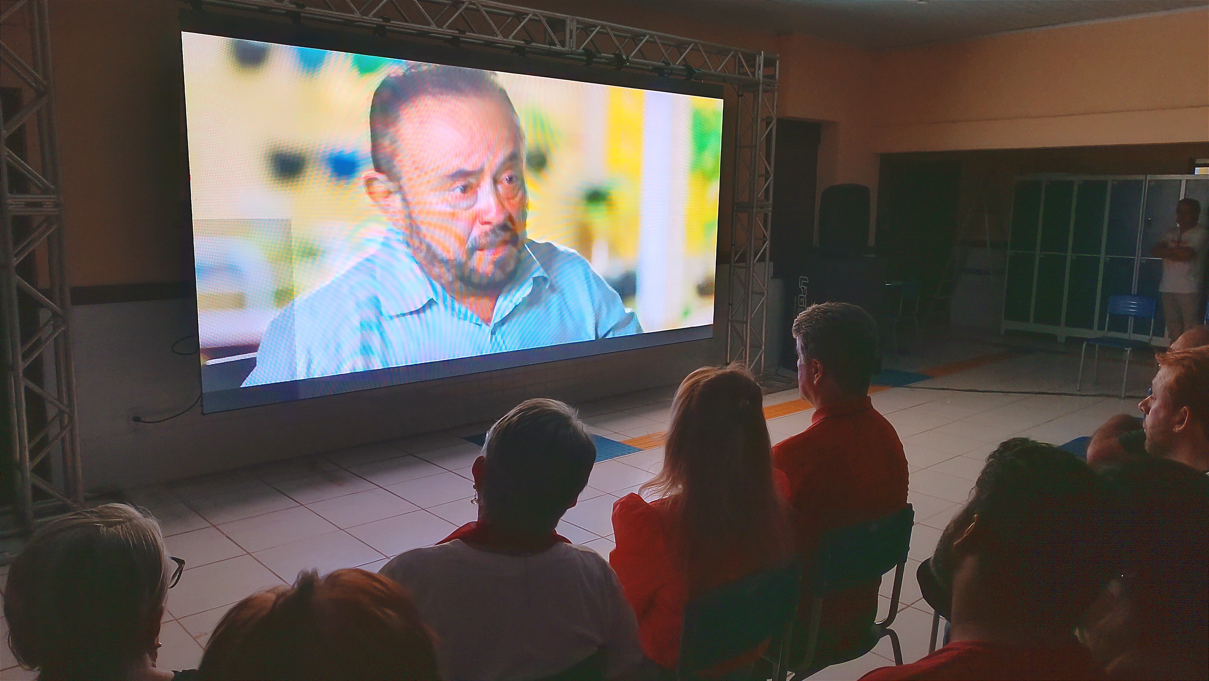 Exibição do documentário "Dr. Araguaia" emociona público em Porto Franco