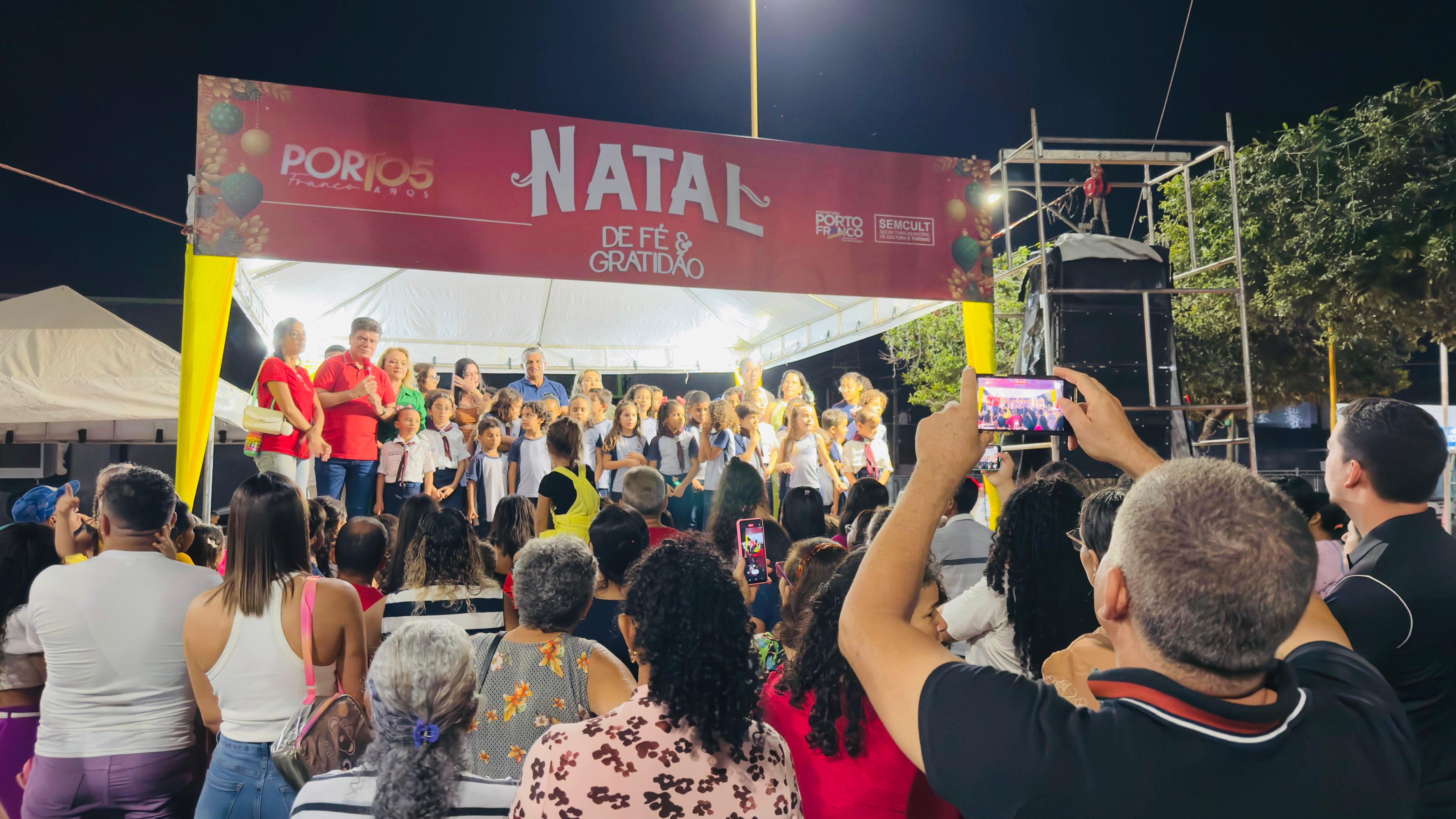 Inaugurada a Vila de Natal em Porto Franco: Luzes, Magia e Encanto na Praça da Família