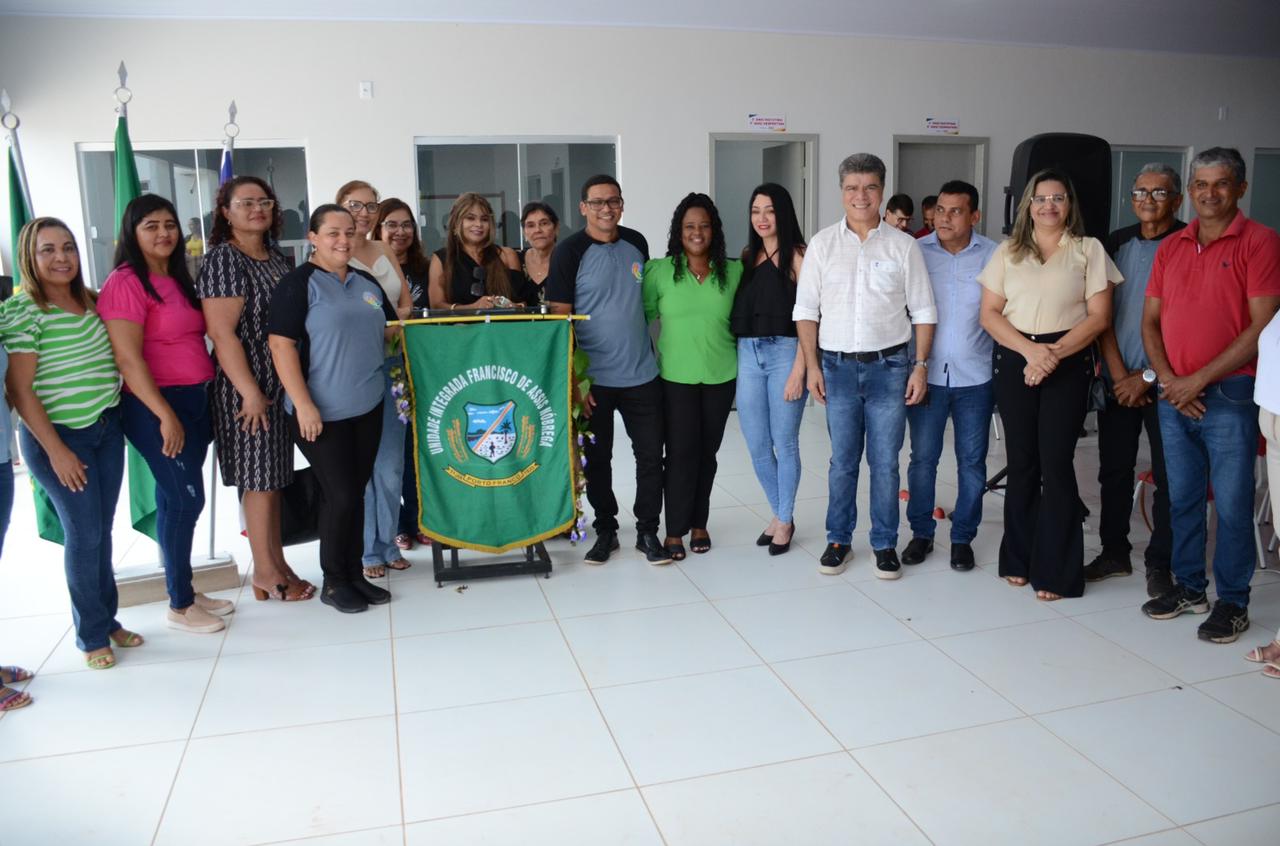 Prefeitura promove entrega da ampliação e readaptação da escola Francisco Nobrega