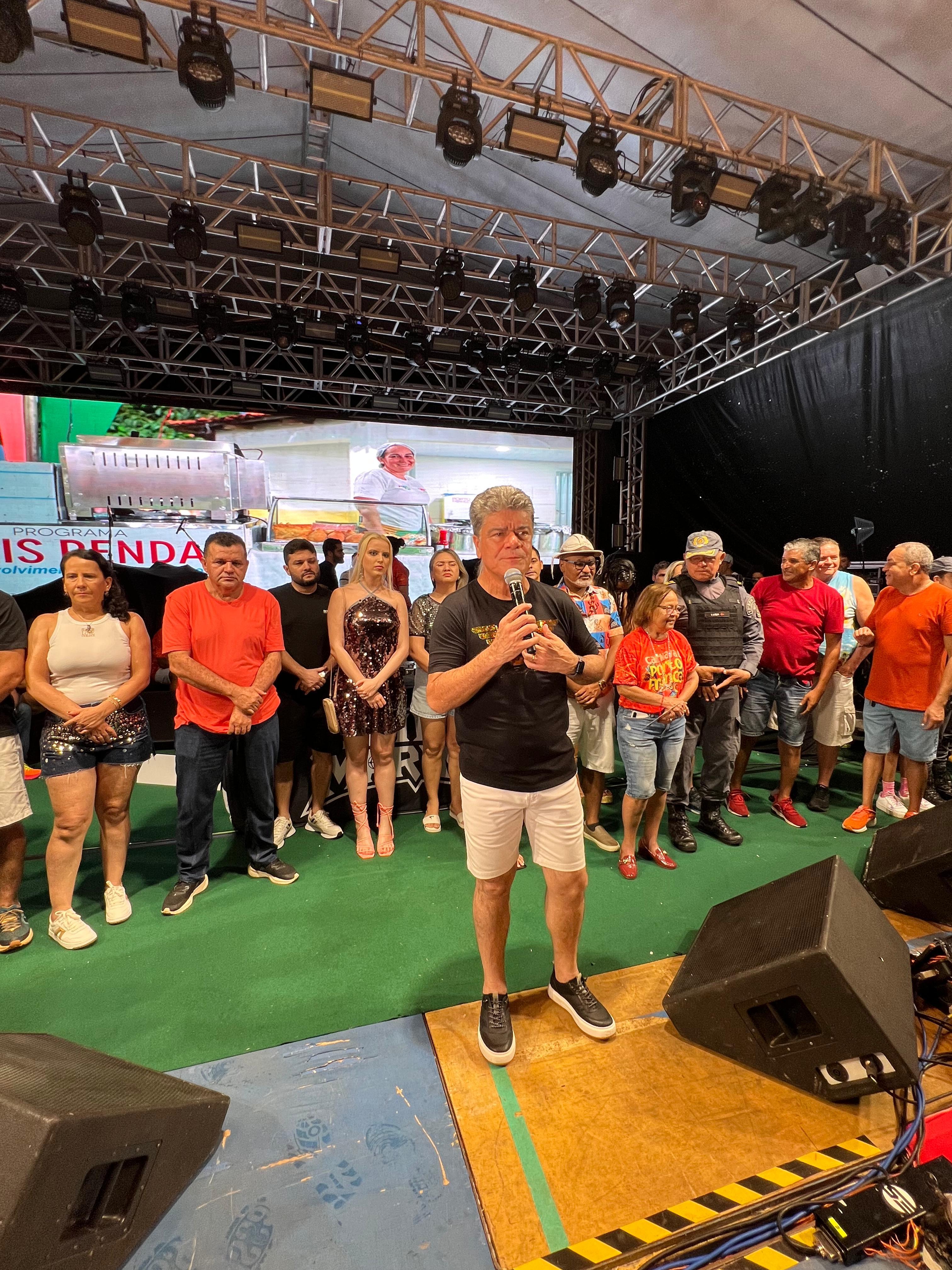 Multidão no show da banda Calcinha Preta marca Carnaval de Porto Franco