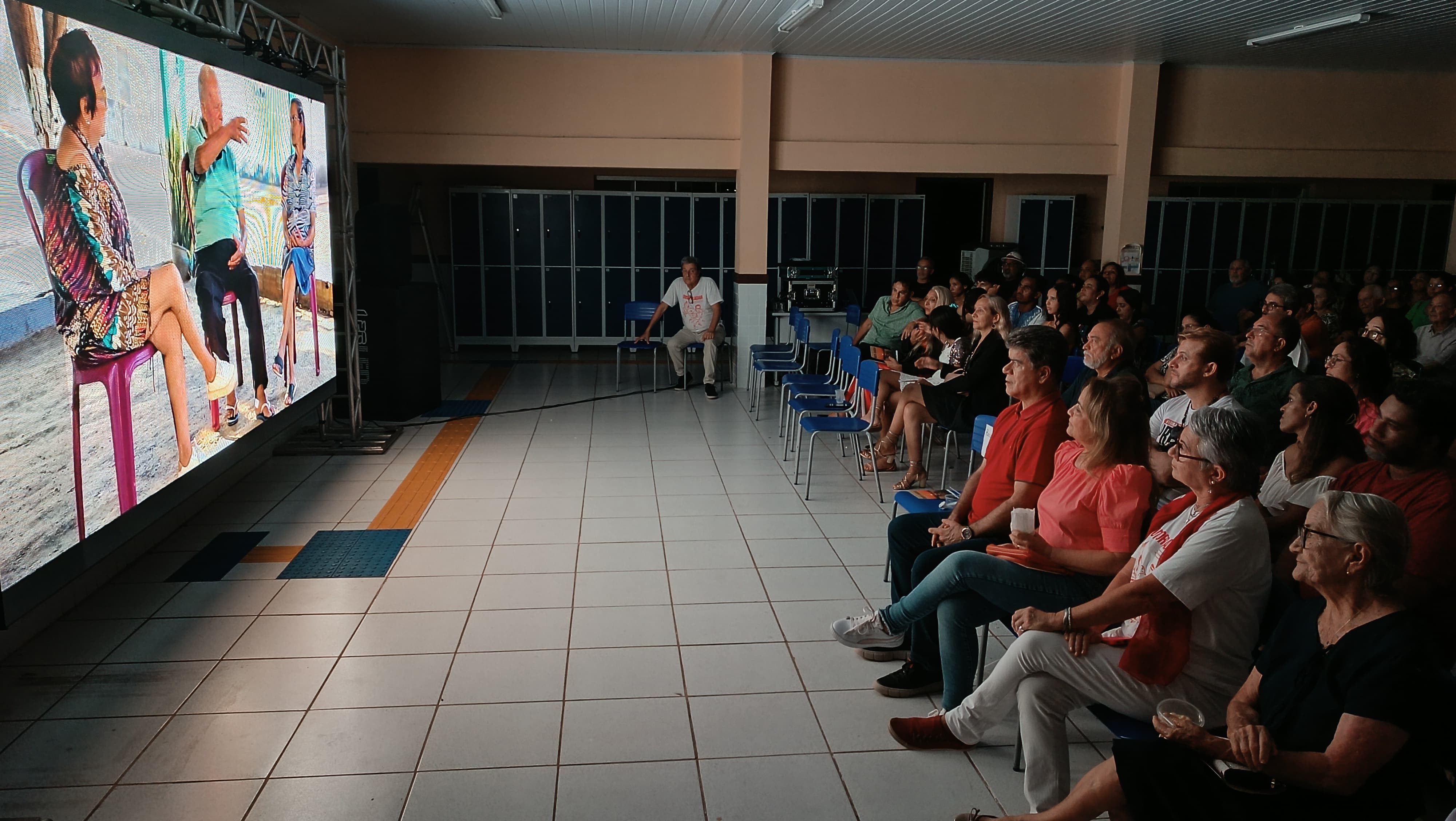 Exibição do documentário "Dr. Araguaia" emociona público em Porto Franco