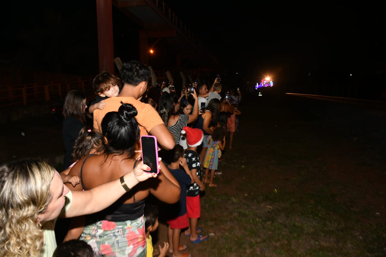 Trem Natalino com Papai Noel Encanta Crianças na Ferrovia de Porto Franco