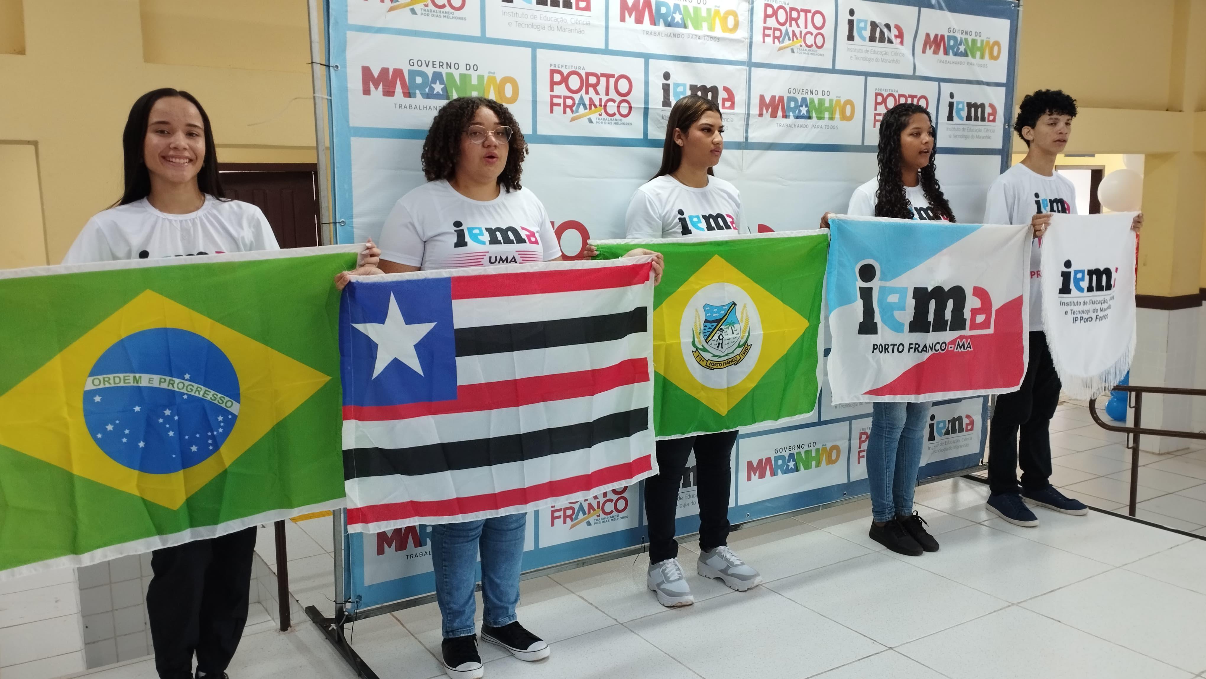 Prefeito Deoclides Macedo participa da abertura do ano letivo no IEMA Pleno