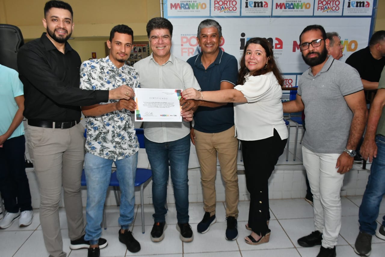 Educação e desenvolvimento: prefeito Deoclides Macedo reafirma compromisso com a qualificação p...