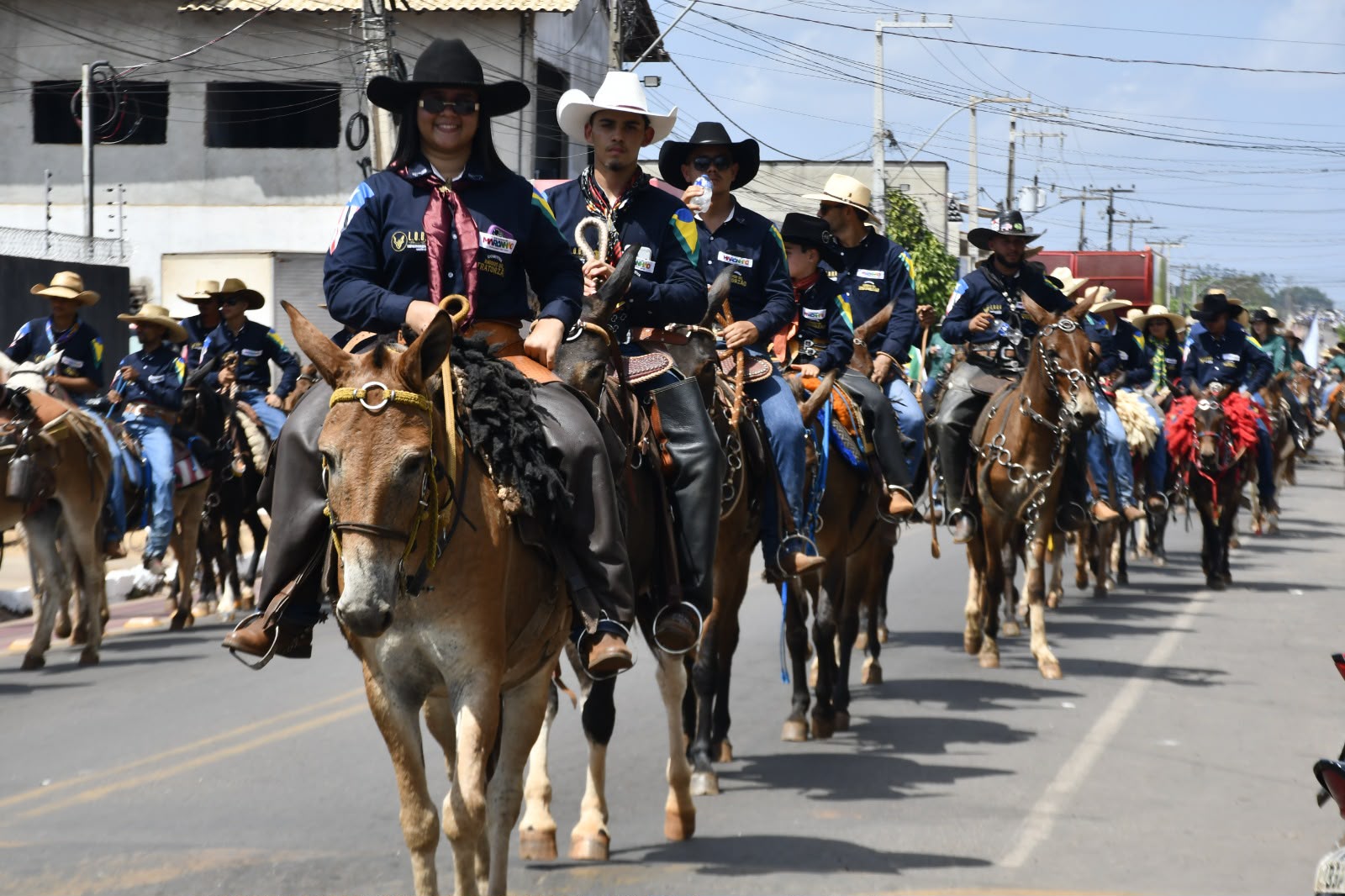EXPOFRAN 2026 tem início com grande cavalgada e forte participação de comitivas da região