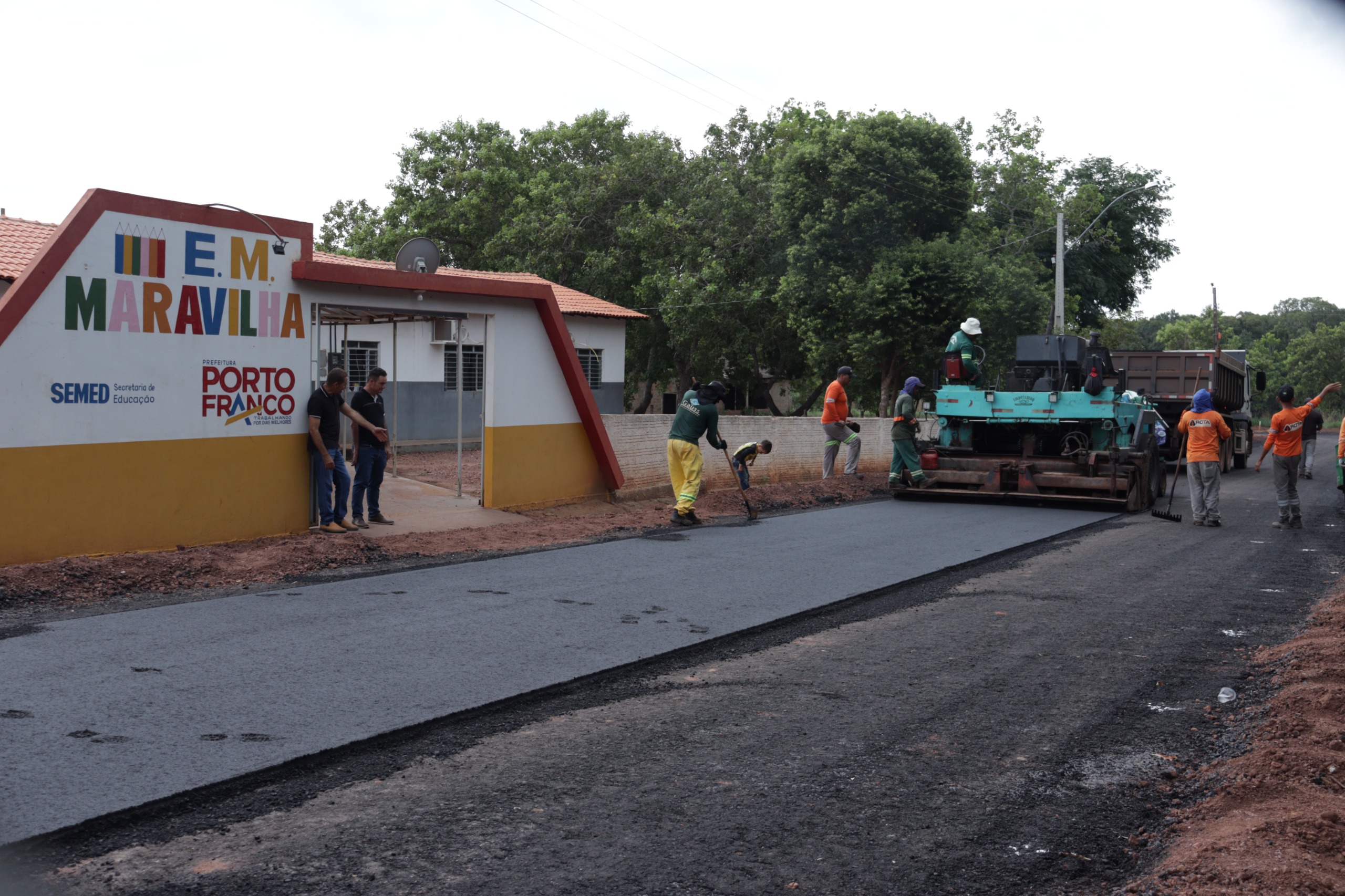 Prefeitura asfalta ruas no Assentamento Maravilha na Zona Rural de Porto Franco