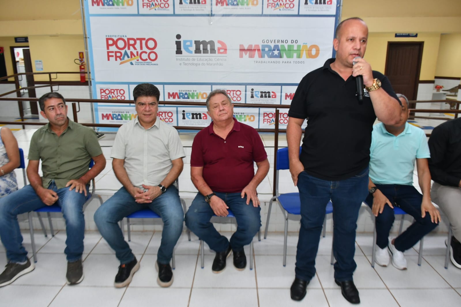 Educação e desenvolvimento: prefeito Deoclides Macedo reafirma compromisso com a qualificação p...