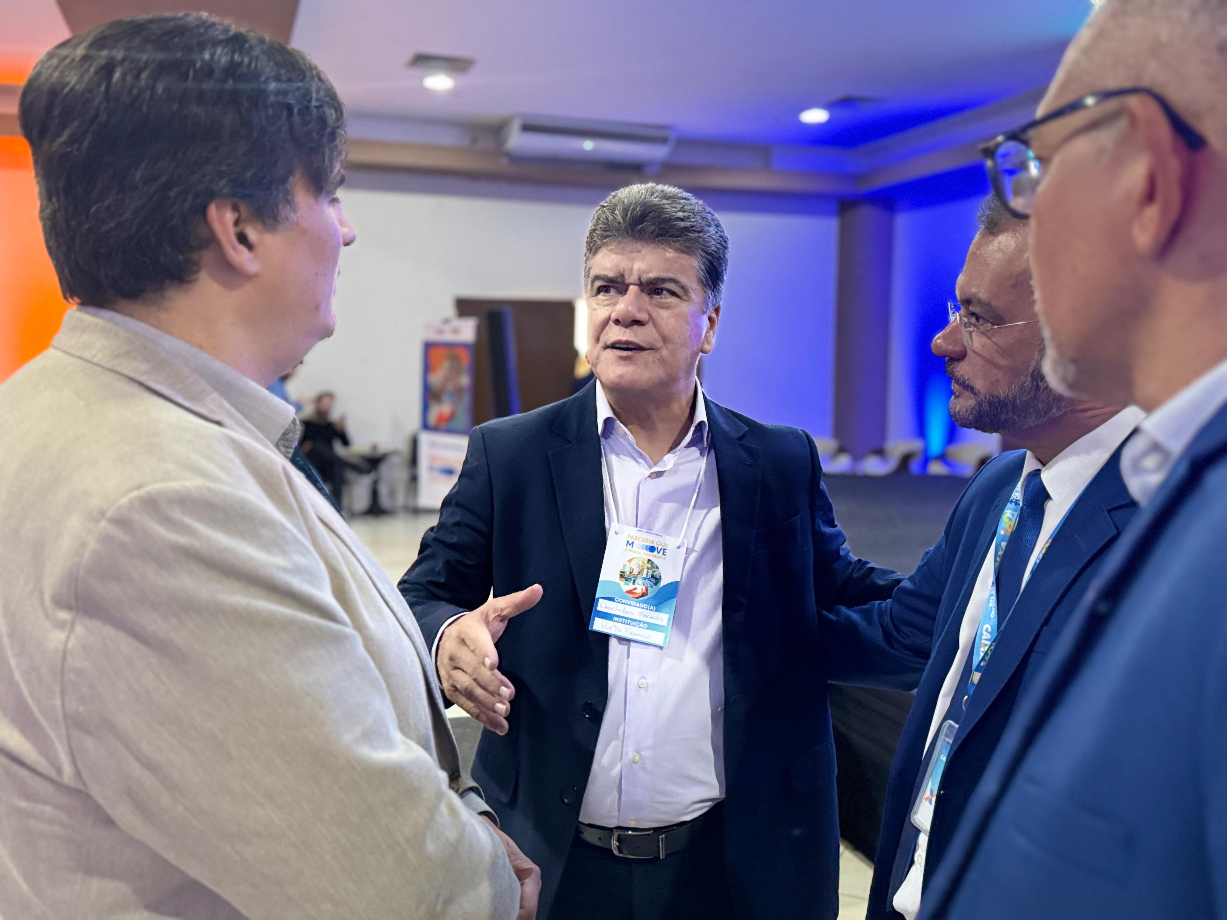 Deoclides Macedo participa do 1• Encontro Regional de Gestores Municipais em São Luís